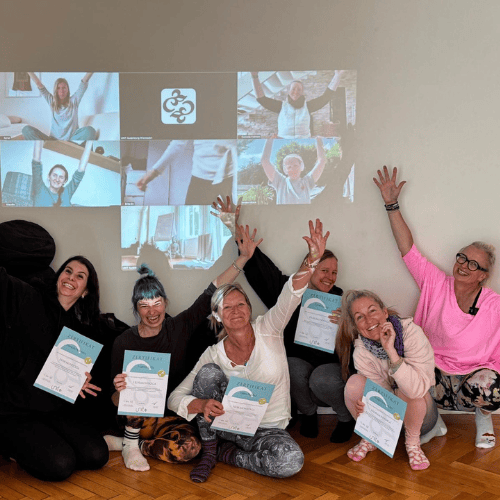 Gruppenbild Abschluss Hormon Yogalehrerinnen-Ausbildung 50h